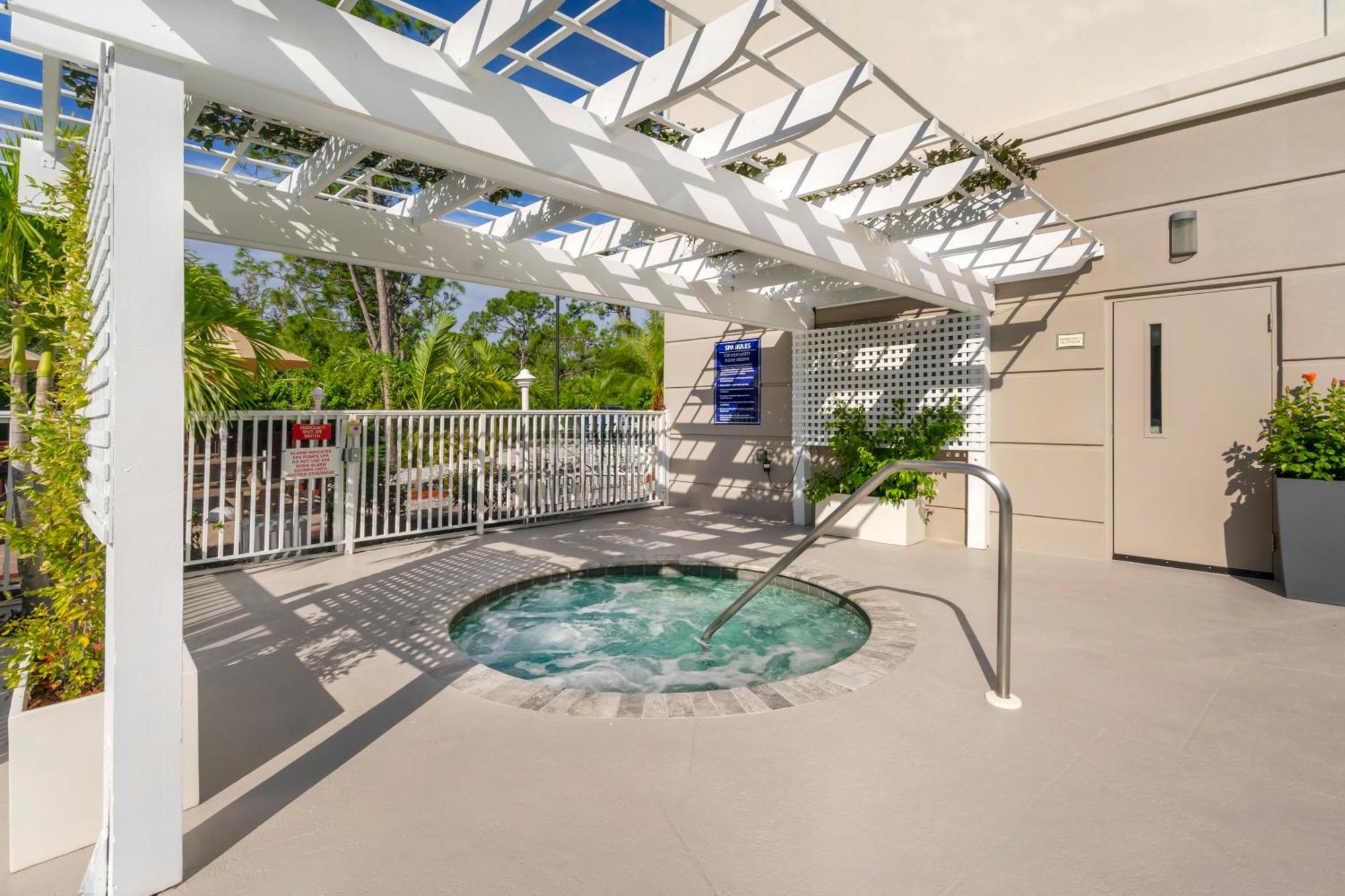 Comfort Inn & Suites Port Charlotte-Punta Gorda المظهر الخارجي الصورة