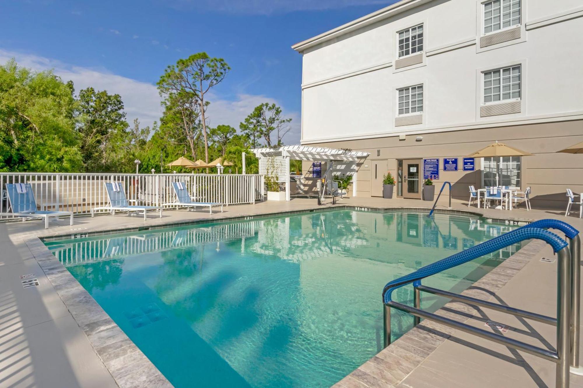 Comfort Inn & Suites Port Charlotte-Punta Gorda المظهر الخارجي الصورة
